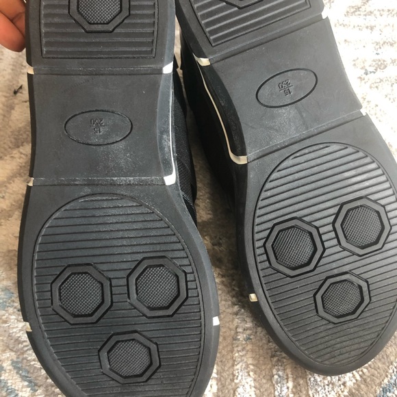 Shoes - Picture 8 of 9